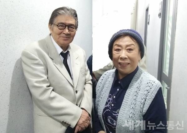 왼쪽부터 연극배우 박웅 씨. 극단 삼각산 장미자 대표. ⓒSNT 세계뉴스통신