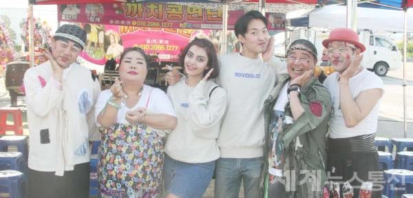  좌부터- 쌈장, 홍단이, 엘리프,, 배우 장영준, 양푼이, 방자ⓒSNT 세계뉴스통신