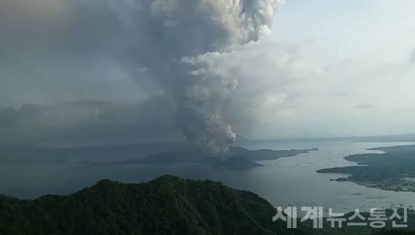 필리핀 화산 폭발(사진/유튜브 캡처) ⓒ세계뉴스통신