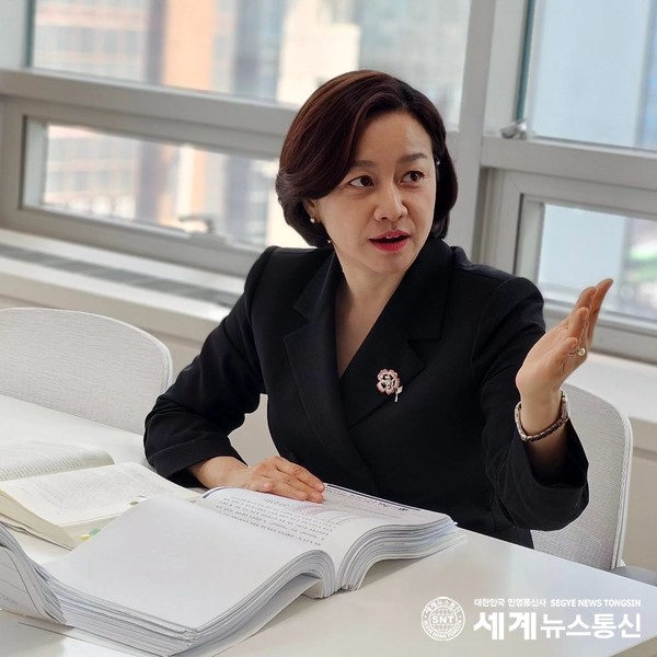 4·10 총선에서 서울 강북구을에 공천을 받은 조수진 변호사가 22일 후보직을 자진 사퇴했다.